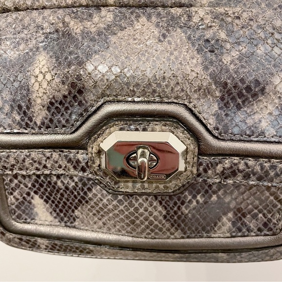 Coach Cambell Me Iridescent
Gray Leather Python F24849
Crossbody - Picture 8 of 16